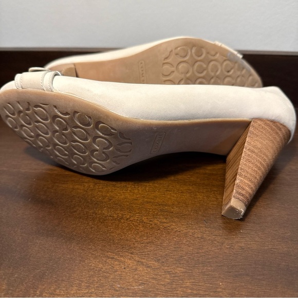 Coach ‘Tatiana’ Burnished Leather Peep-Toe Pumps, Parchment (Cream color) Size 7 - Picture 10 of 10